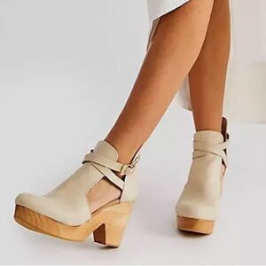 New Free People Cedar Platform Clogs Tan Leather Heels Shoes Sz 7